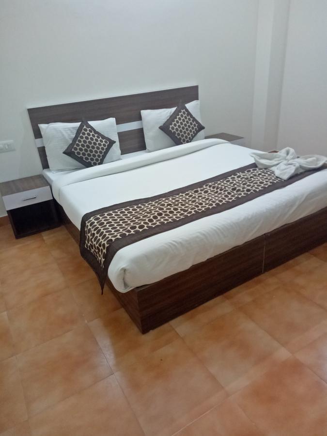 Hotel Nathu Palace Új-Delhi Kültér fotó