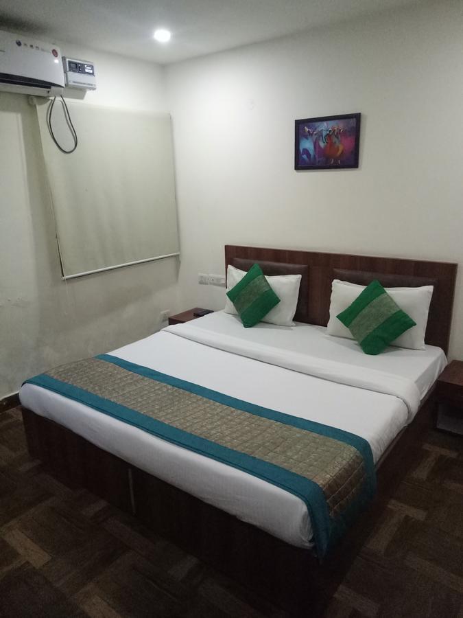 Hotel Nathu Palace Új-Delhi Kültér fotó