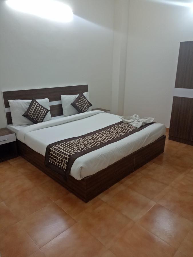 Hotel Nathu Palace Új-Delhi Kültér fotó